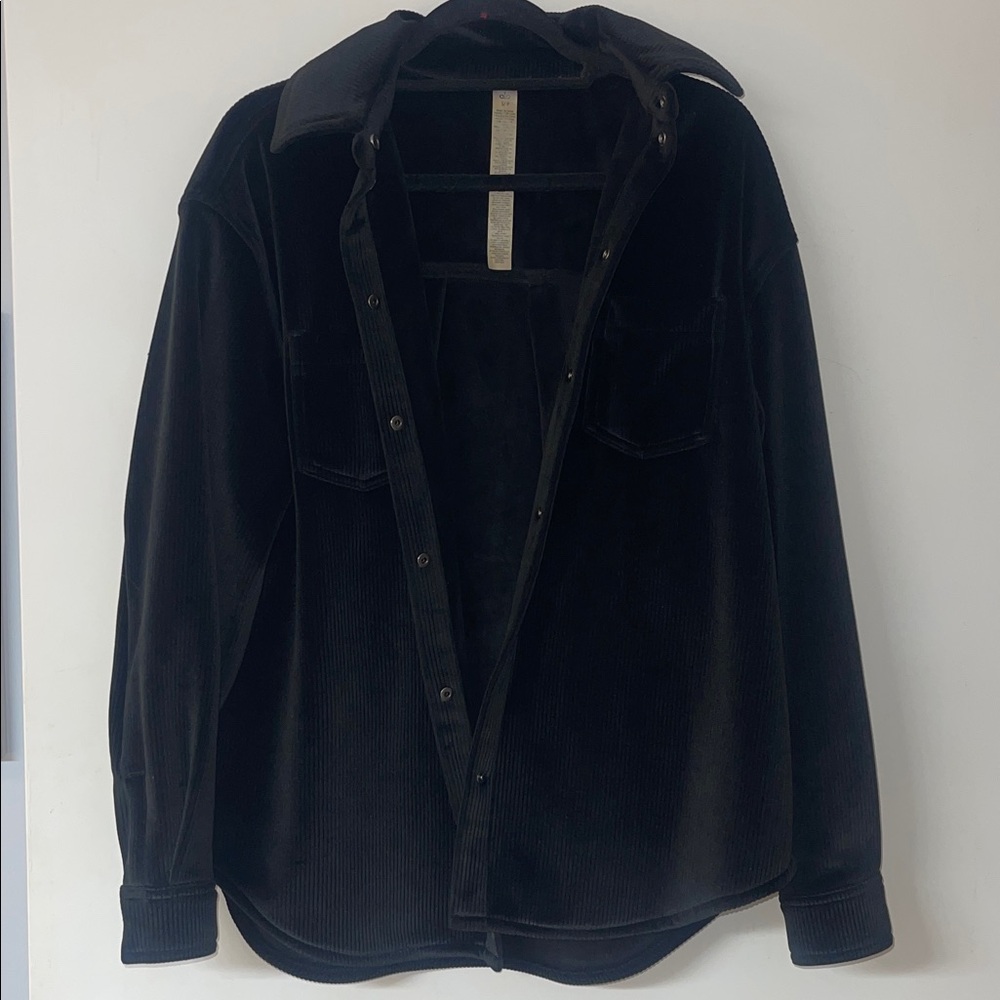 ALO ribbed velour mountainside shacket in black